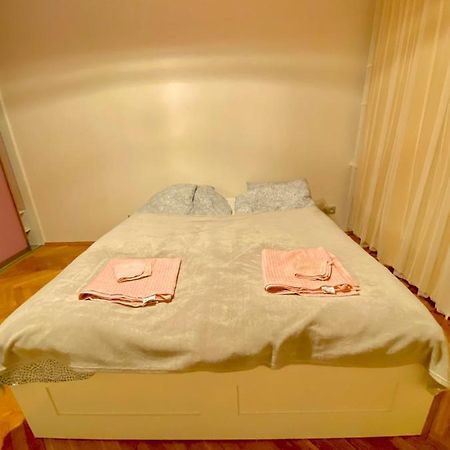 Entire Apartment In A Super Location - Cheap Monthly Rate Krakow Exterior photo
