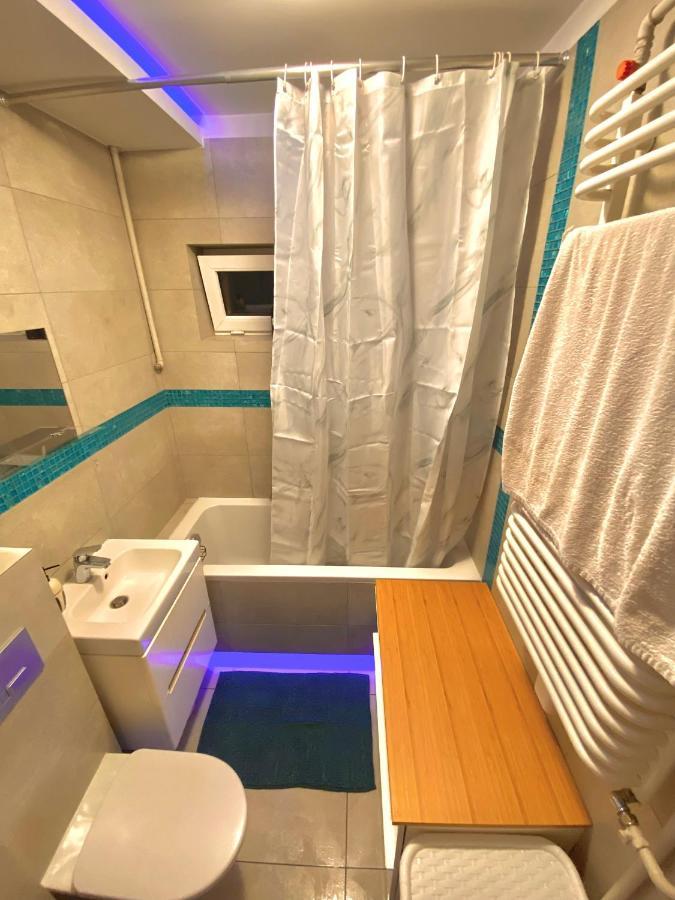 Entire Apartment In A Super Location - Cheap Monthly Rate Krakow Exterior photo